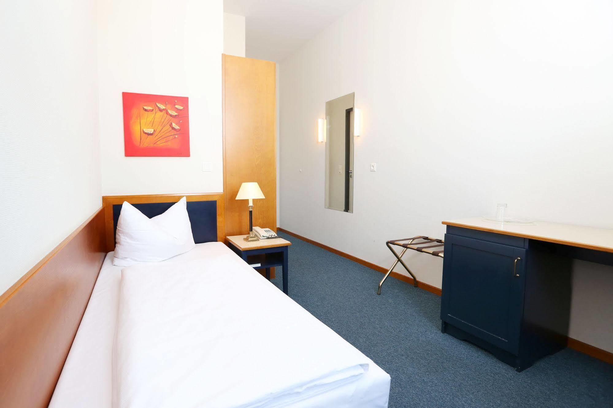 H24 Hoteltow Teltow Exterior foto