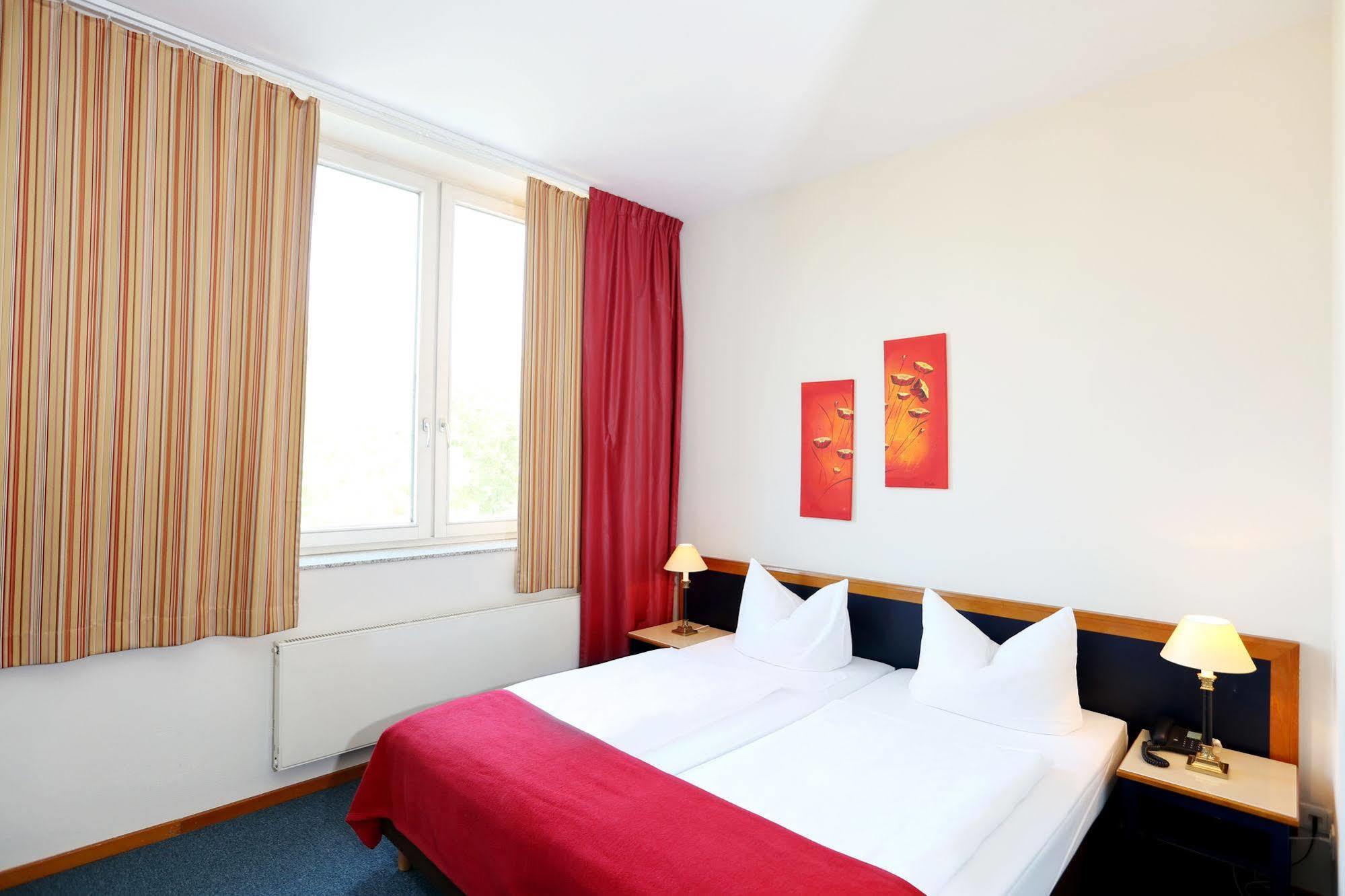 H24 Hoteltow Teltow Exterior foto