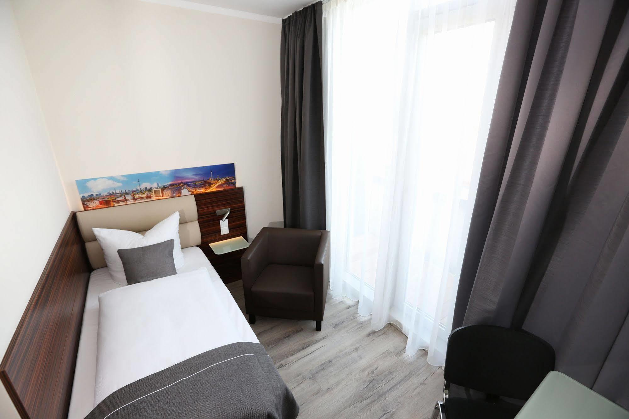 H24 Hoteltow Teltow Exterior foto